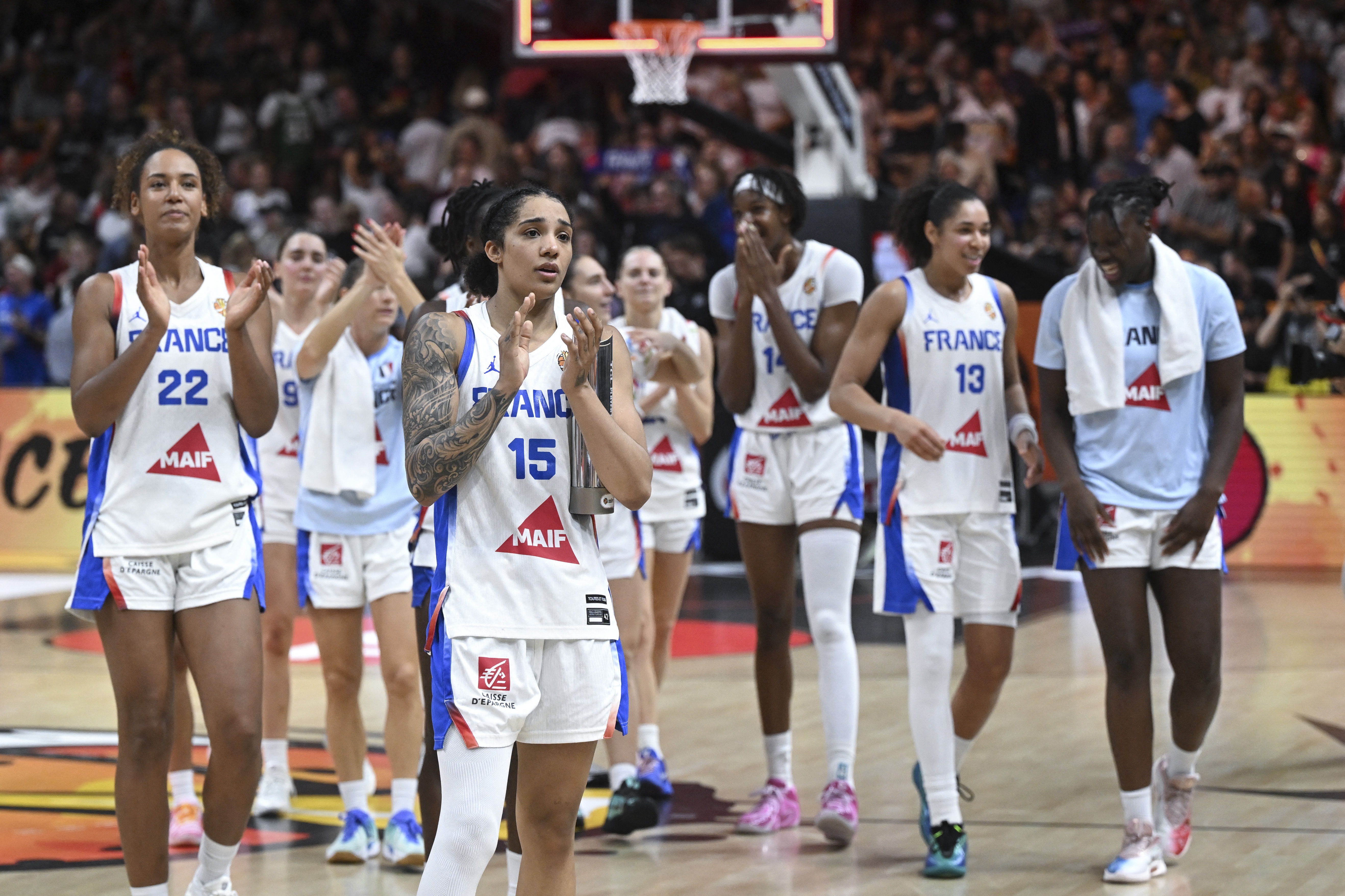实力超群!法国女篮场均净胜35.6分&打中国女篮赢29分 决赛PK美国